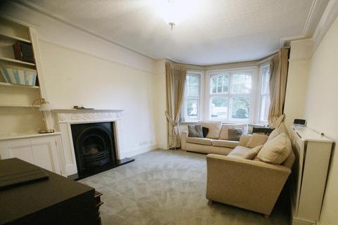 3 bedroom flat to rent, Queen`s Club Gardens, London