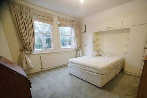 3 bedroom flat to rent, Queen`s Club Gardens, London