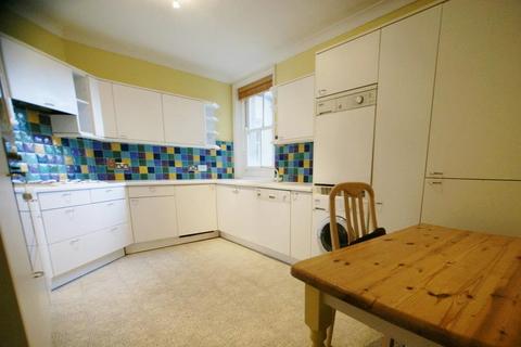 3 bedroom flat to rent, Queen`s Club Gardens, London