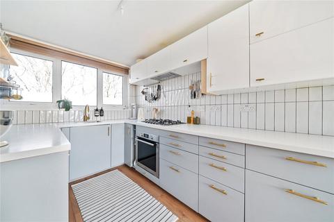 3 bedroom maisonette for sale, Levehurst House, Woodvale Walk, West Norwood, SE27