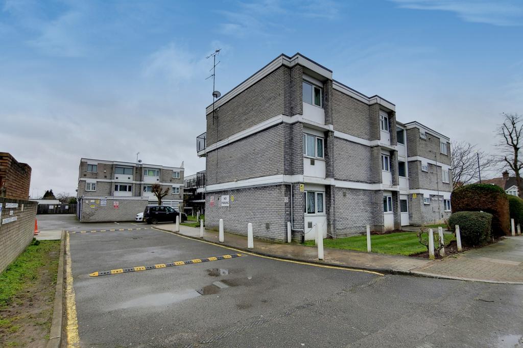 Trefusis Court, Hounslow, Cranford, TW5 9 SY