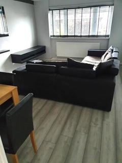 2 bedroom flat to rent, Bath Road, TW5