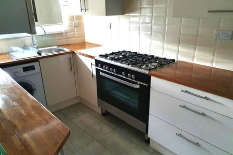 2 bedroom flat to rent, Bath Road, TW5