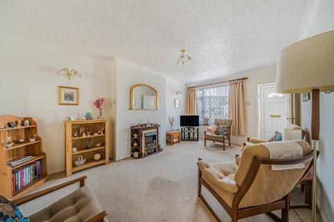 11 Boltons Close, Woking, GU22 8TW