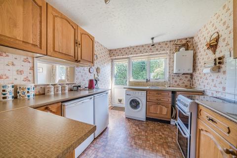 11 Boltons Close, Woking, GU22 8TW