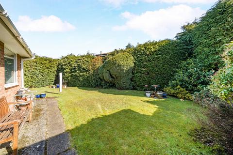 11 Boltons Close, Woking, GU22 8TW