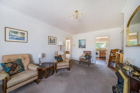 11 Boltons Close, Woking, GU22 8TW