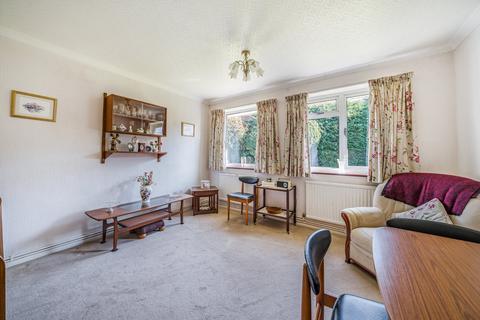 11 Boltons Close, Woking, GU22 8TW