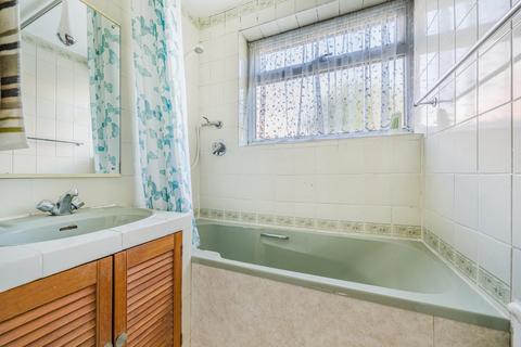 11 Boltons Close, Woking, GU22 8TW