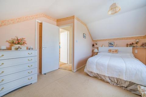 11 Boltons Close, Woking, GU22 8TW
