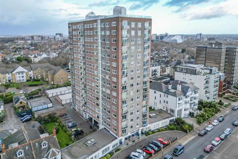 3 bedroom apartment for sale, WESTCLIFF PARADE, Westcliff-On-Sea