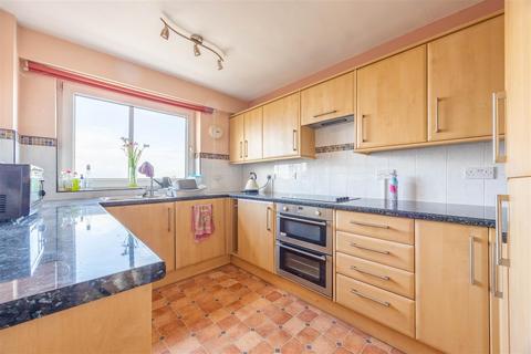 3 bedroom apartment for sale, WESTCLIFF PARADE, Westcliff-On-Sea