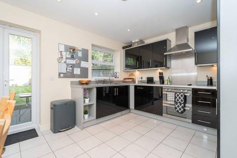 4 bedroom terraced house for sale, Walton Road, Bushey, WD23