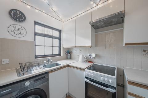 2 bedroom terraced house for sale, George Square, London SW19