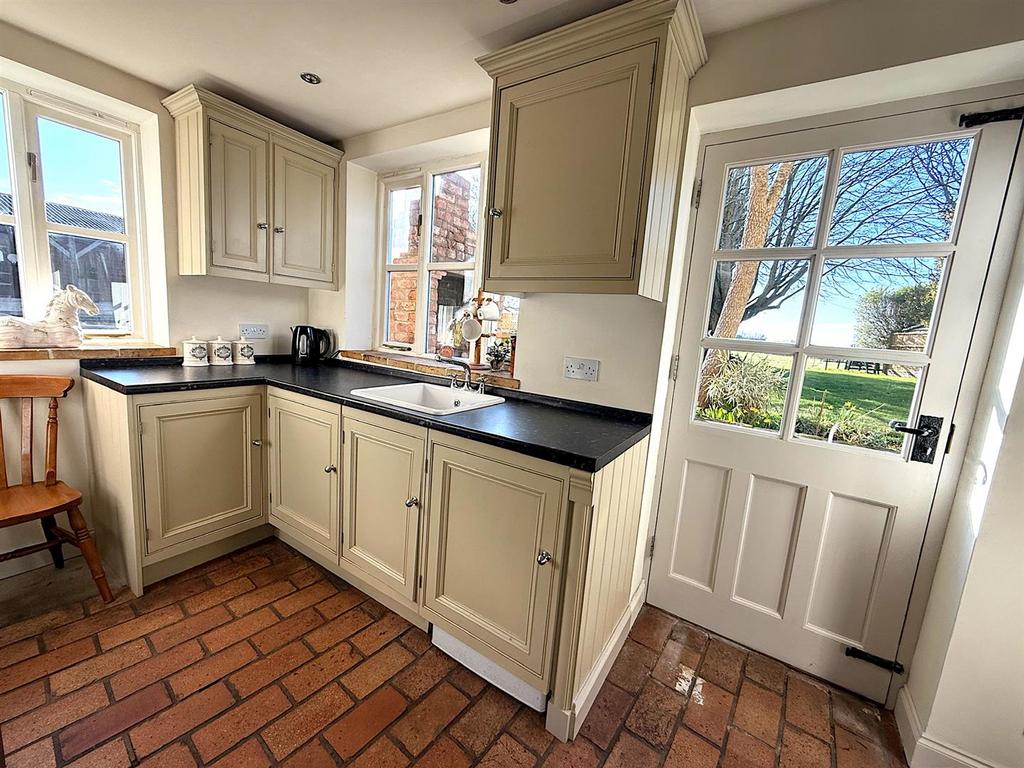 Additional kitchen area