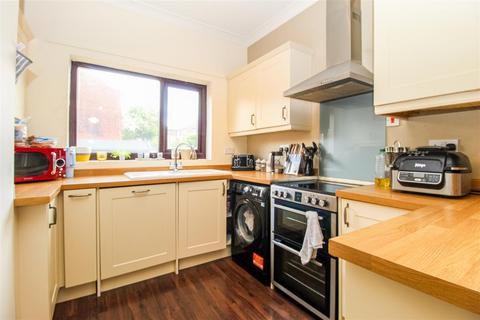 3 bedroom semi-detached house for sale, Leeds Road, Wakefield WF1