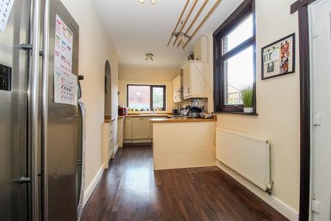 3 bedroom semi-detached house for sale, Leeds Road, Wakefield WF1