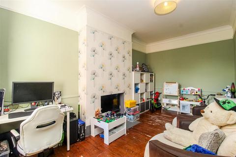 3 bedroom semi-detached house for sale, Leeds Road, Wakefield WF1