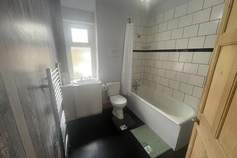 2 bedroom terraced house to rent, Riverside, Keighley BD21