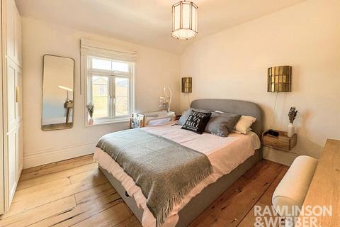 13 Spring Gardens, West Molesey, KT8 2JA