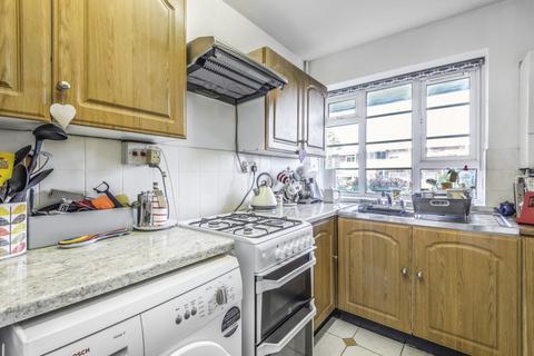 2 bedroom flat to rent, Avenue Road Grove Close N14