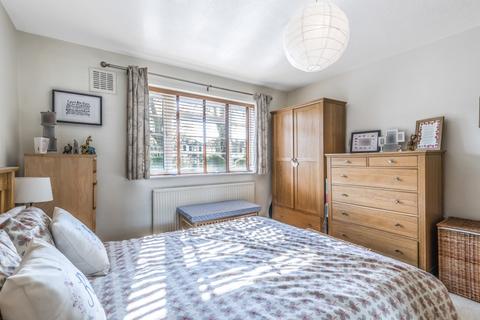 2 bedroom flat to rent, Avenue Road Grove Close N14