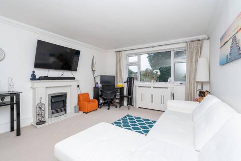 Ellwood Court, Watford, WD25