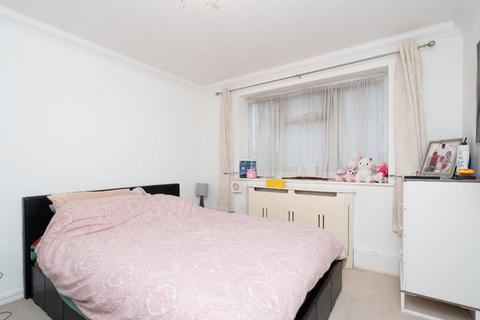 2 bedroom flat for sale, Ellwood Court, Watford, WD25