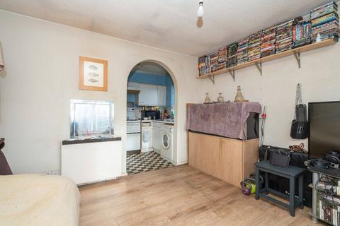 1 bedroom flat for sale, Hunters Lane, Watford, WD25