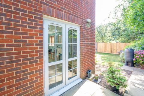 1 bedroom flat for sale, Holtsmere Close, Watford, WD25