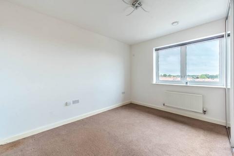 2 bedroom flat for sale, Cunningham Way, Watford, WD25