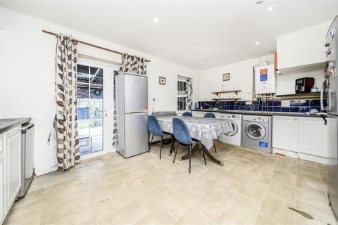 4 bedroom semi-detached house for sale, Felbridge Avenue, Stanmore HA7