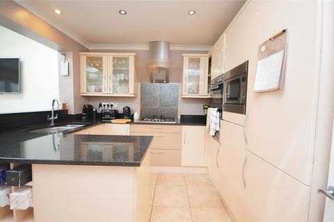 3 bedroom semi-detached house to rent, Suttons Avenue, Hornchurch, Essex, RM12