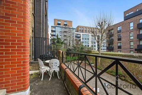 1 bedroom apartment for sale, Discovery Walk, London, E1W