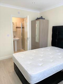 Studio to rent, Room 1, Uplands Road, IG8 8JW