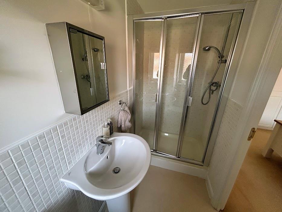 Bedroom 2 ensuite