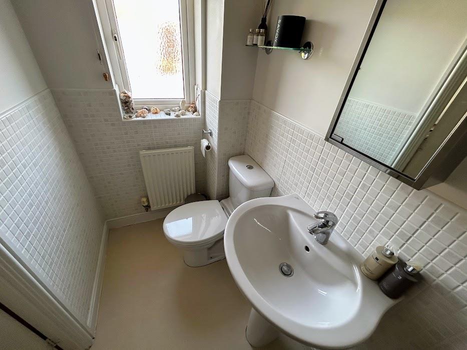 Bedroom 2 ensuite