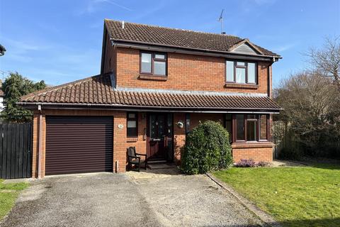 18 Anglesey Mead, Chippenham, SN15 3UB
