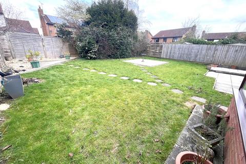 18 Anglesey Mead, Chippenham, SN15 3UB