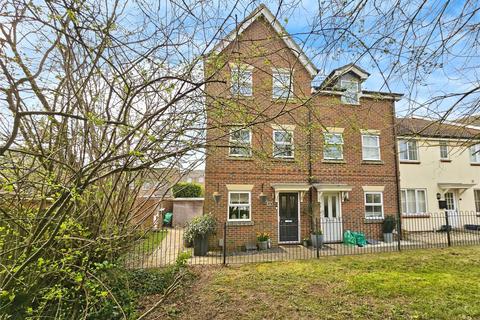 3 bedroom end of terrace house for sale, Beatty Rise, Reading RG7