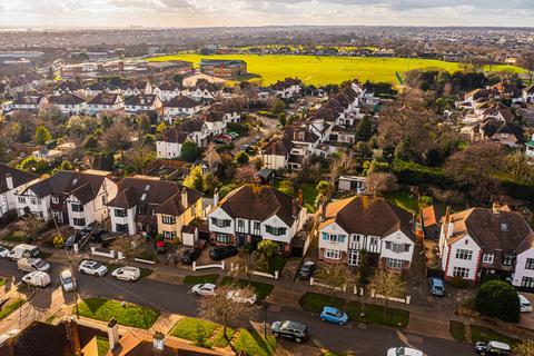 4 bedroom semi-detached house for sale, Mannering Gardens, Westcliff-on-sea, SS0