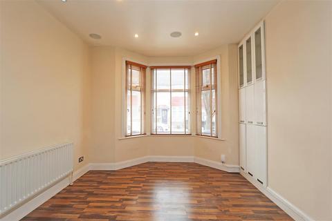 4 bedroom terraced house to rent, Addiscombe Court Road, Croydon