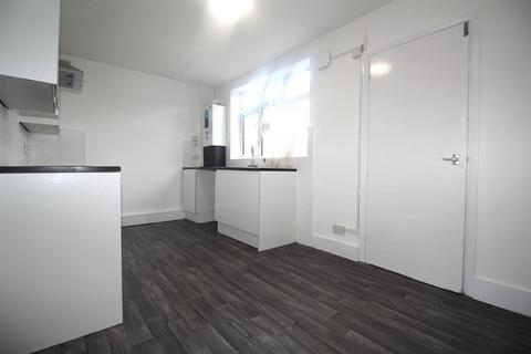 3 bedroom terraced house to rent, Brimsdown Avenue, Enfield