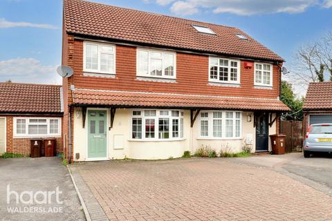 4 bedroom semi-detached house for sale, Hardy Close, Chatham