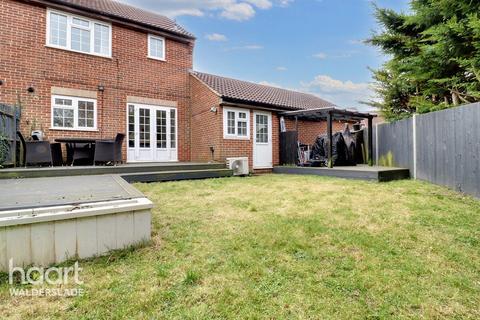 4 bedroom semi-detached house for sale, Hardy Close, Chatham