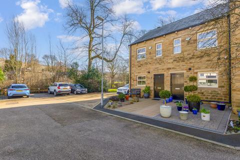 32 Bowler Way, Greenfield, Oldham, OL3 7FQ