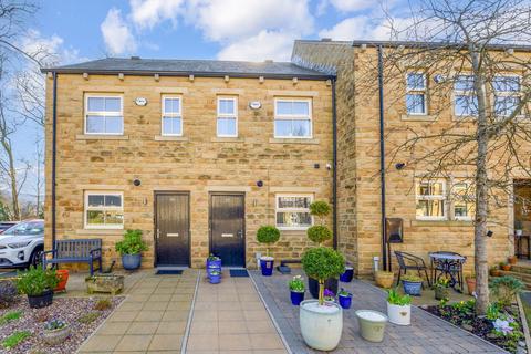 32 Bowler Way, Greenfield, Oldham, OL3 7FQ
