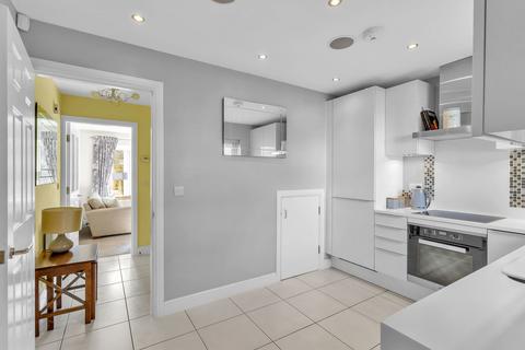 32 Bowler Way, Greenfield, Oldham, OL3 7FQ