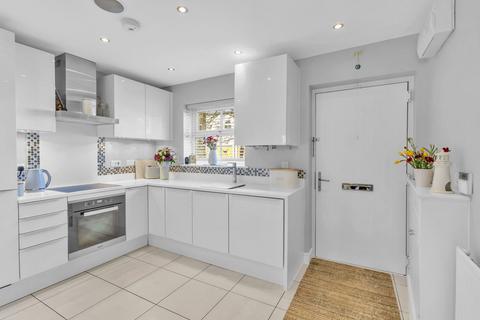 32 Bowler Way, Greenfield, Oldham, OL3 7FQ