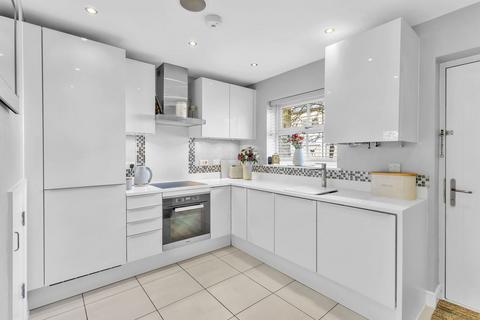 32 Bowler Way, Greenfield, Oldham, OL3 7FQ